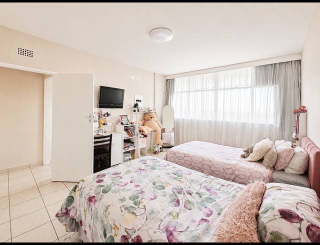 3 BEDROOM FLAT FOR SALE IN ARCON PARK